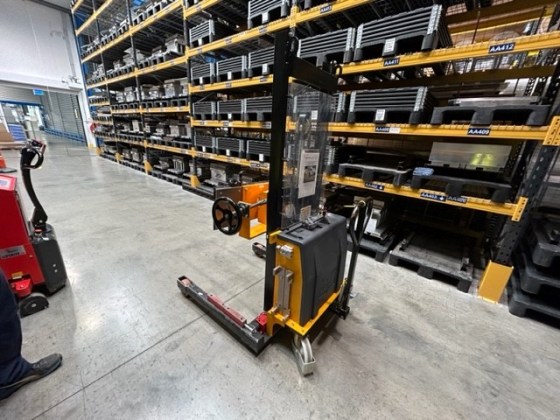 Carreffe Lift Truck with Tool Handler Pic 04